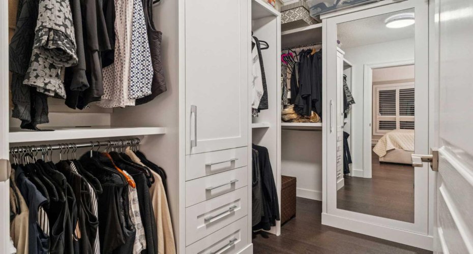 400 Eau Claire Avenue, Calgary, Alberta T2P 4X2, 3 Bedrooms Bedrooms, ,3 BathroomsBathrooms,Residential,For Sale,Eau Claire,A2304230