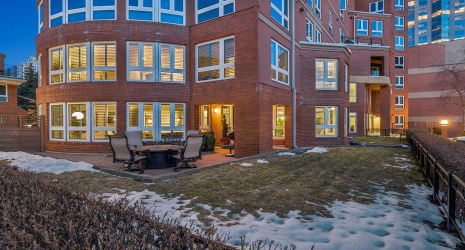 400 Eau Claire Avenue, Calgary, Alberta T2P 4X2, 3 Bedrooms Bedrooms, ,3 BathroomsBathrooms,Residential,For Sale,Eau Claire,A2304230