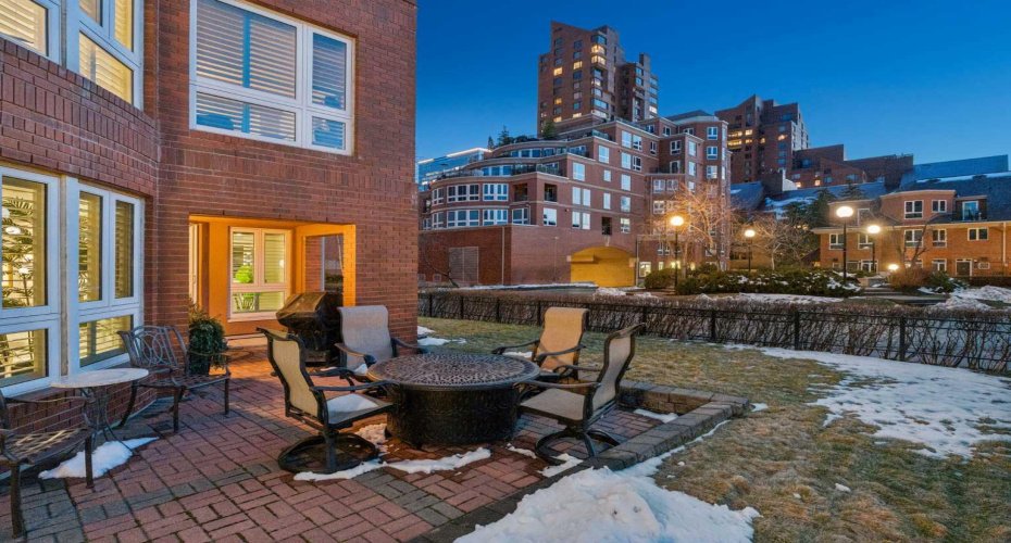 400 Eau Claire Avenue, Calgary, Alberta T2P 4X2, 3 Bedrooms Bedrooms, ,3 BathroomsBathrooms,Residential,For Sale,Eau Claire,A2304230