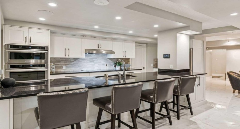 400 Eau Claire Avenue, Calgary, Alberta T2P 4X2, 3 Bedrooms Bedrooms, ,3 BathroomsBathrooms,Residential,For Sale,Eau Claire,A2304230