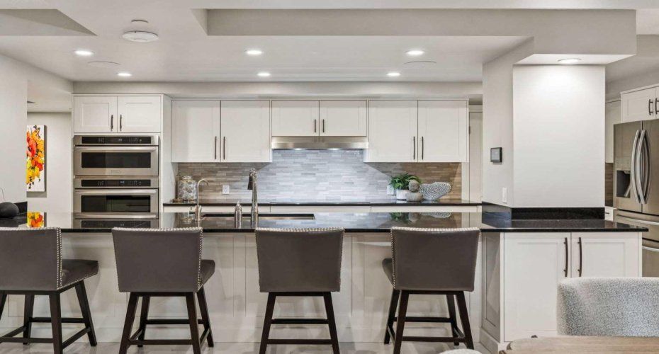 400 Eau Claire Avenue, Calgary, Alberta T2P 4X2, 3 Bedrooms Bedrooms, ,3 BathroomsBathrooms,Residential,For Sale,Eau Claire,A2304230