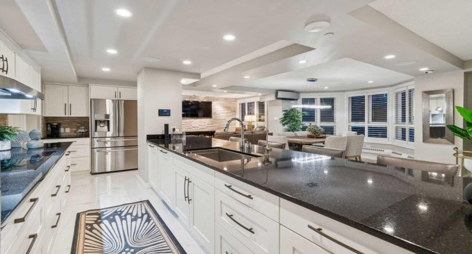 400 Eau Claire Avenue, Calgary, Alberta T2P 4X2, 3 Bedrooms Bedrooms, ,3 BathroomsBathrooms,Residential,For Sale,Eau Claire,A2304230