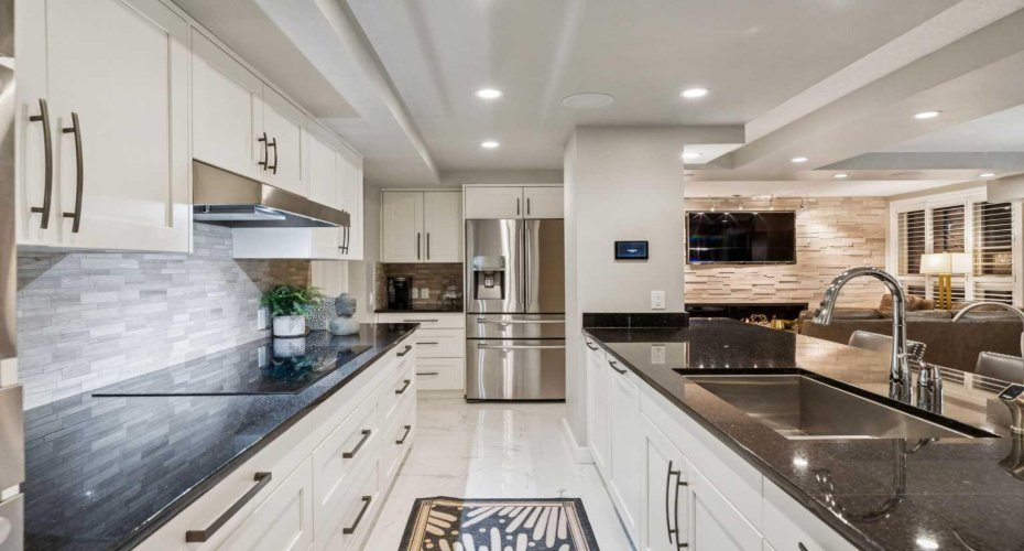 400 Eau Claire Avenue, Calgary, Alberta T2P 4X2, 3 Bedrooms Bedrooms, ,3 BathroomsBathrooms,Residential,For Sale,Eau Claire,A2304230