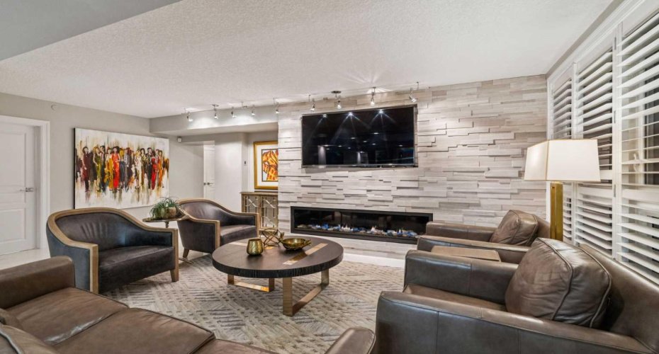 400 Eau Claire Avenue, Calgary, Alberta T2P 4X2, 3 Bedrooms Bedrooms, ,3 BathroomsBathrooms,Residential,For Sale,Eau Claire,A2304230