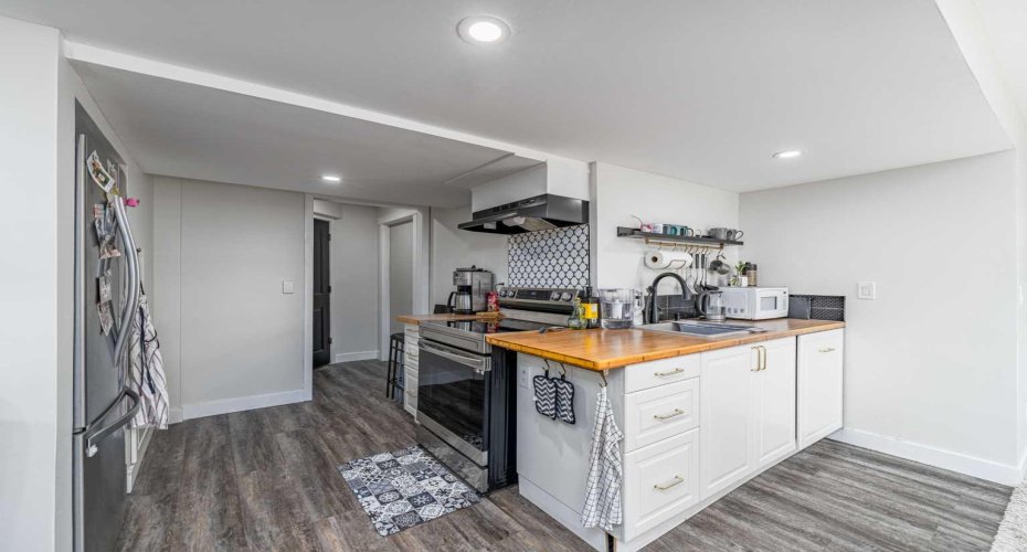 Legal kitchen in the basement with a convenient layout