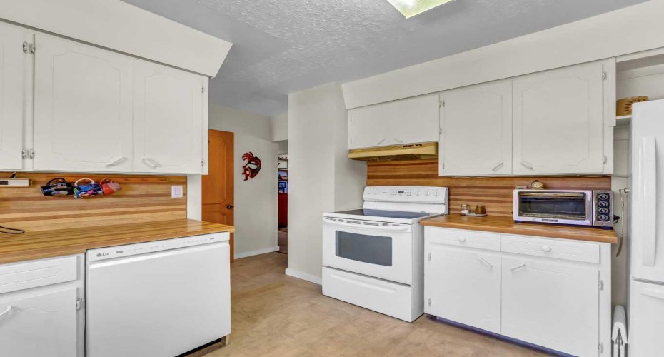 70 Morrow Court, Medicine Hat, Alberta T1A 7B7, 4 Bedrooms Bedrooms, ,2 BathroomsBathrooms,Residential,For Sale,Morrow,A2304235