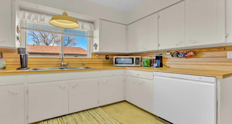 70 Morrow Court, Medicine Hat, Alberta T1A 7B7, 4 Bedrooms Bedrooms, ,2 BathroomsBathrooms,Residential,For Sale,Morrow,A2304235