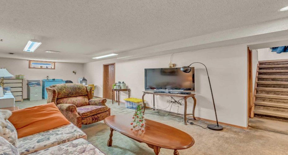 70 Morrow Court, Medicine Hat, Alberta T1A 7B7, 4 Bedrooms Bedrooms, ,2 BathroomsBathrooms,Residential,For Sale,Morrow,A2304235