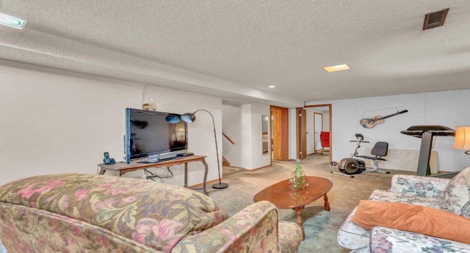 70 Morrow Court, Medicine Hat, Alberta T1A 7B7, 4 Bedrooms Bedrooms, ,2 BathroomsBathrooms,Residential,For Sale,Morrow,A2304235