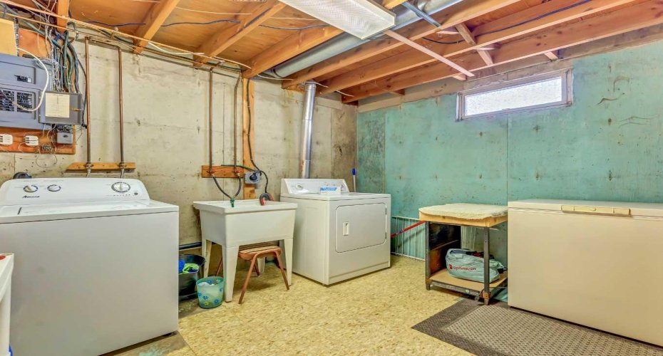 70 Morrow Court, Medicine Hat, Alberta T1A 7B7, 4 Bedrooms Bedrooms, ,2 BathroomsBathrooms,Residential,For Sale,Morrow,A2304235