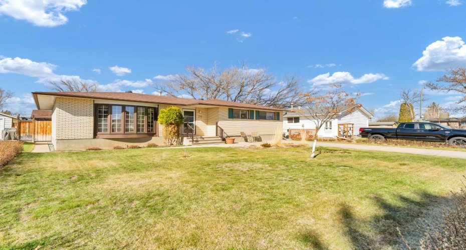 70 Morrow Court, Medicine Hat, Alberta T1A 7B7, 4 Bedrooms Bedrooms, ,2 BathroomsBathrooms,Residential,For Sale,Morrow,A2304235