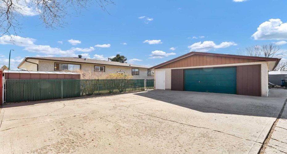 70 Morrow Court, Medicine Hat, Alberta T1A 7B7, 4 Bedrooms Bedrooms, ,2 BathroomsBathrooms,Residential,For Sale,Morrow,A2304235