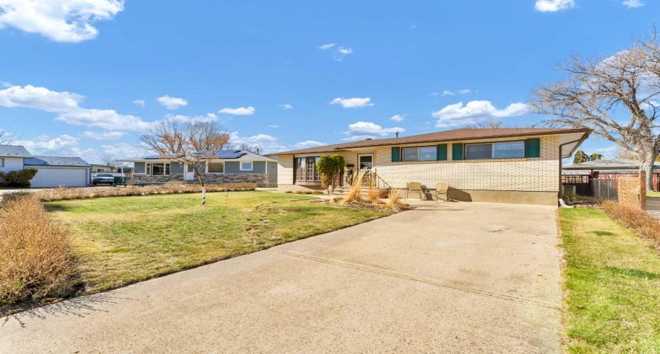 70 Morrow Court, Medicine Hat, Alberta T1A 7B7, 4 Bedrooms Bedrooms, ,2 BathroomsBathrooms,Residential,For Sale,Morrow,A2304235