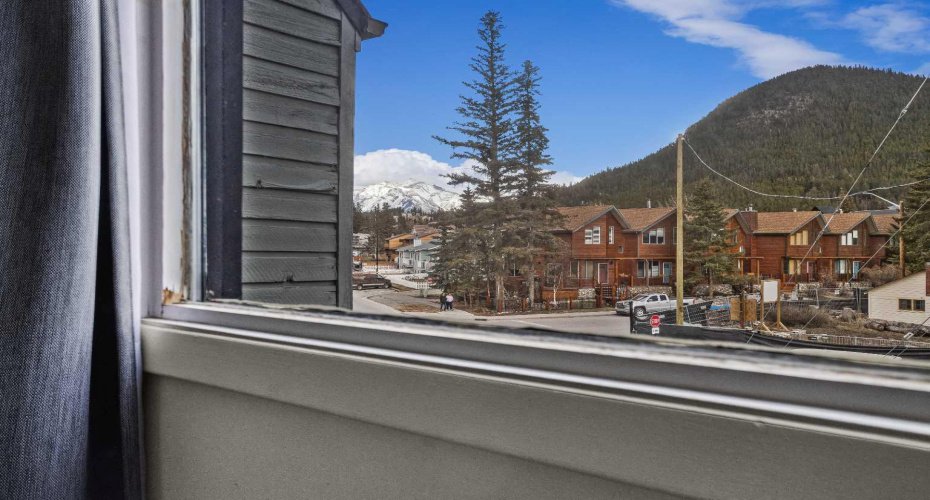 413 Marten Street, Banff, Alberta T1L 1G6, 2 Bedrooms Bedrooms, ,1 BathroomBathrooms,Residential,For Sale,Marten,A2304248