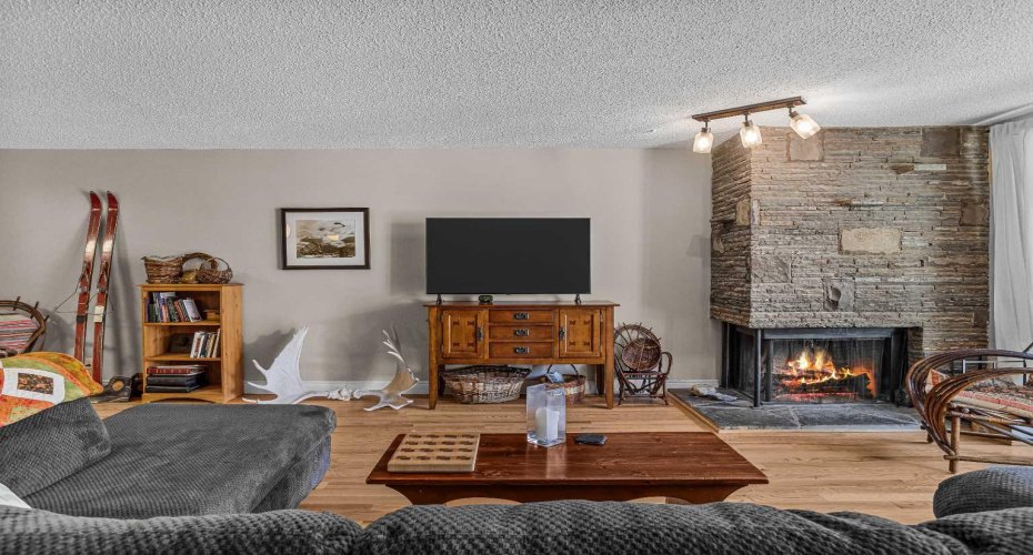 413 Marten Street, Banff, Alberta T1L 1G6, 2 Bedrooms Bedrooms, ,1 BathroomBathrooms,Residential,For Sale,Marten,A2304248