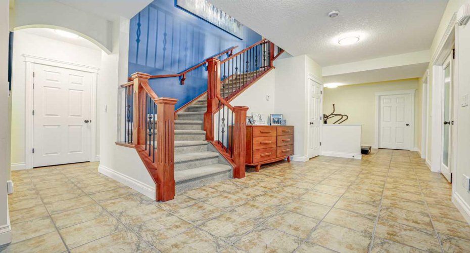 462 Crystal Green Manor, Okotoks, Alberta T1S 0A3, 3 Bedrooms Bedrooms, ,3 BathroomsBathrooms,Residential,For Sale,Crystal Green,A2304266