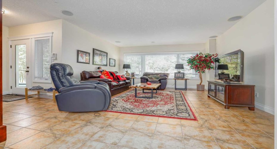 462 Crystal Green Manor, Okotoks, Alberta T1S 0A3, 3 Bedrooms Bedrooms, ,3 BathroomsBathrooms,Residential,For Sale,Crystal Green,A2304266