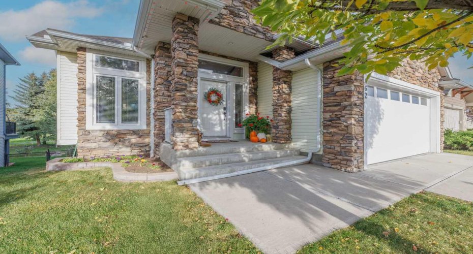 462 Crystal Green Manor, Okotoks, Alberta T1S 0A3, 3 Bedrooms Bedrooms, ,3 BathroomsBathrooms,Residential,For Sale,Crystal Green,A2304266