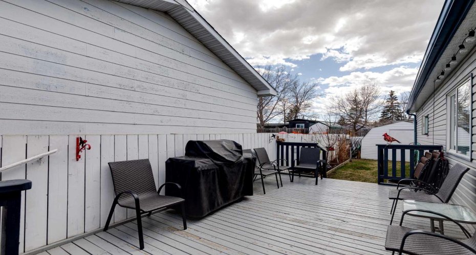 240 Big Hill Circle, Airdrie, Alberta T4A 1P8, 3 Bedrooms Bedrooms, ,1 BathroomBathrooms,Residential,For Sale,Big Hill,A2304272