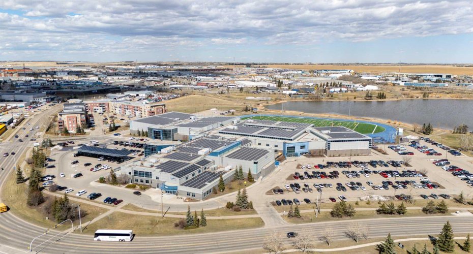 240 Big Hill Circle, Airdrie, Alberta T4A 1P8, 3 Bedrooms Bedrooms, ,1 BathroomBathrooms,Residential,For Sale,Big Hill,A2304272