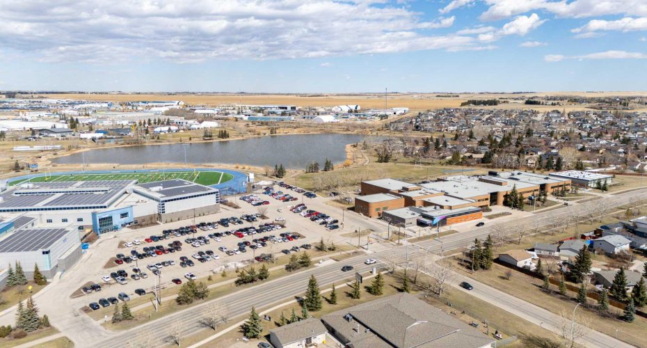 240 Big Hill Circle, Airdrie, Alberta T4A 1P8, 3 Bedrooms Bedrooms, ,1 BathroomBathrooms,Residential,For Sale,Big Hill,A2304272