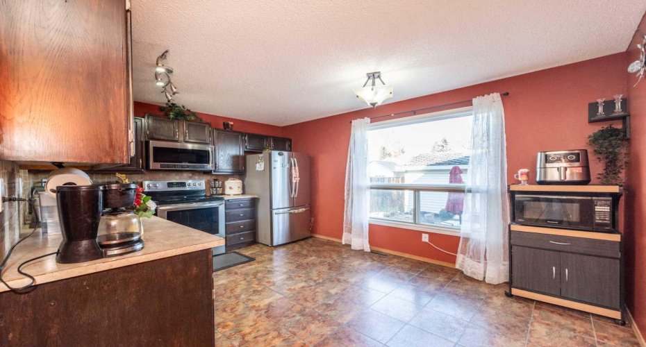 78 Queen Anne Close, Calgary, Alberta T2J 6E5, 3 Bedrooms Bedrooms, ,2 BathroomsBathrooms,Residential,For Sale,Queen Anne,A2304273