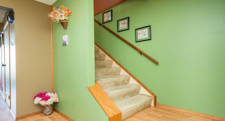 78 Queen Anne Close, Calgary, Alberta T2J 6E5, 3 Bedrooms Bedrooms, ,2 BathroomsBathrooms,Residential,For Sale,Queen Anne,A2304273