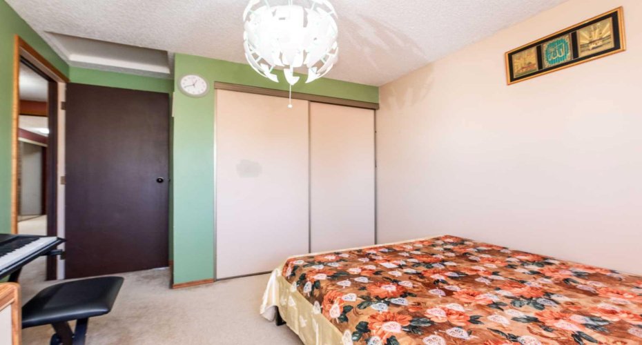 78 Queen Anne Close, Calgary, Alberta T2J 6E5, 3 Bedrooms Bedrooms, ,2 BathroomsBathrooms,Residential,For Sale,Queen Anne,A2304273