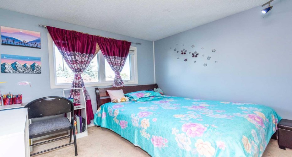 78 Queen Anne Close, Calgary, Alberta T2J 6E5, 3 Bedrooms Bedrooms, ,2 BathroomsBathrooms,Residential,For Sale,Queen Anne,A2304273