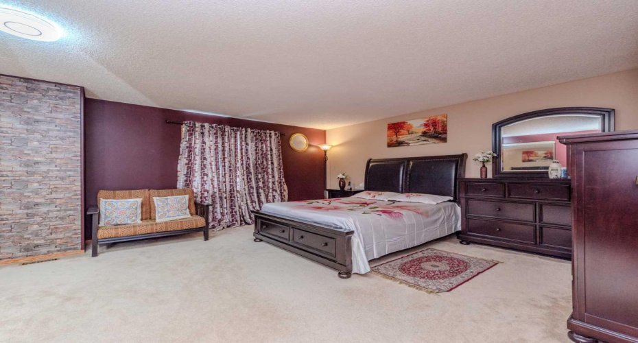 78 Queen Anne Close, Calgary, Alberta T2J 6E5, 3 Bedrooms Bedrooms, ,2 BathroomsBathrooms,Residential,For Sale,Queen Anne,A2304273