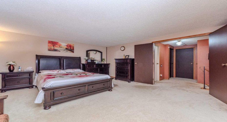 78 Queen Anne Close, Calgary, Alberta T2J 6E5, 3 Bedrooms Bedrooms, ,2 BathroomsBathrooms,Residential,For Sale,Queen Anne,A2304273