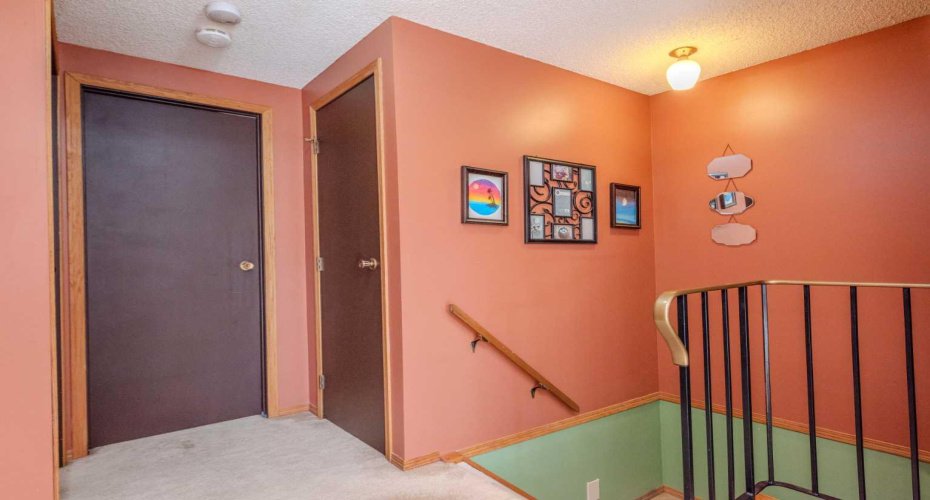 78 Queen Anne Close, Calgary, Alberta T2J 6E5, 3 Bedrooms Bedrooms, ,2 BathroomsBathrooms,Residential,For Sale,Queen Anne,A2304273