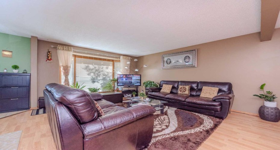 78 Queen Anne Close, Calgary, Alberta T2J 6E5, 3 Bedrooms Bedrooms, ,2 BathroomsBathrooms,Residential,For Sale,Queen Anne,A2304273