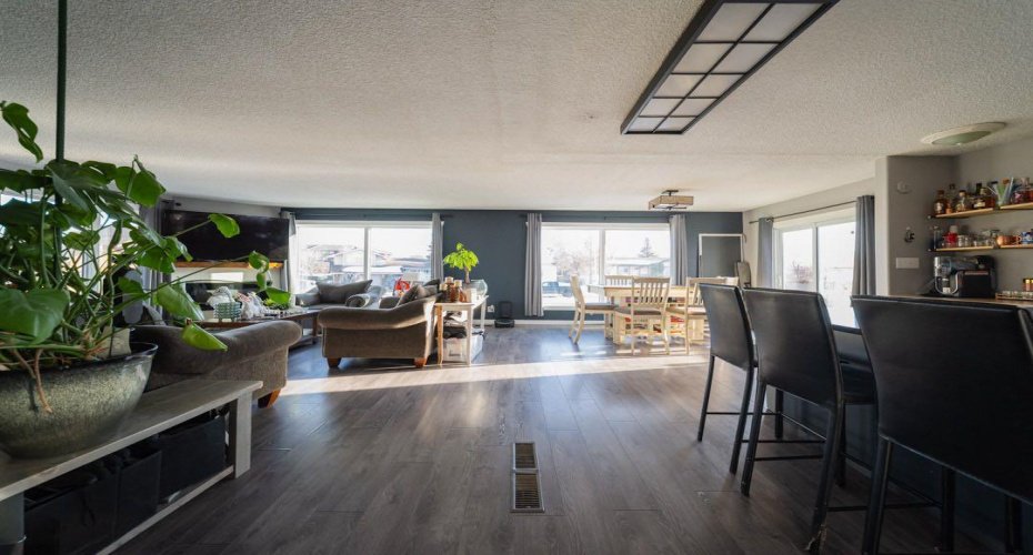 115 Christina Court, Fort McMurray, Alberta T9K 1H3, 6 Bedrooms Bedrooms, ,3 BathroomsBathrooms,Residential,For Sale,Christina,A2304287