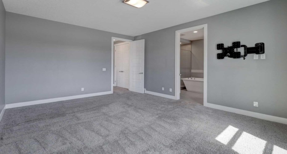 624 20 Avenue, Calgary, Alberta T2M 1C8, 5 Bedrooms Bedrooms, ,4 BathroomsBathrooms,Residential,For Sale,20,A2304295