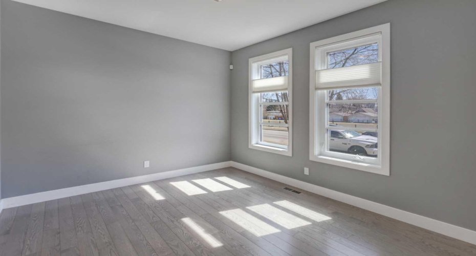 624 20 Avenue, Calgary, Alberta T2M 1C8, 5 Bedrooms Bedrooms, ,4 BathroomsBathrooms,Residential,For Sale,20,A2304295