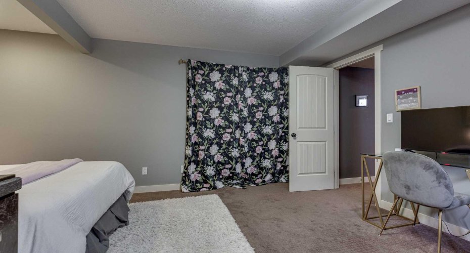 84 Isbister Close, Red Deer, Alberta T4R 0B9, 4 Bedrooms Bedrooms, ,3 BathroomsBathrooms,Residential,For Sale,Isbister,A2304300