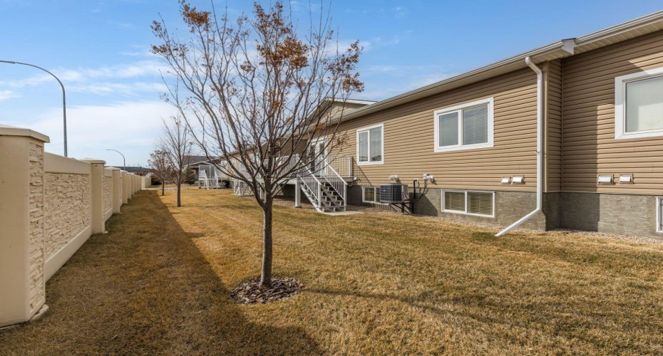 350 Somerside Road, Medicine Hat, Alberta T1B0R9, 3 Bedrooms Bedrooms, ,3 BathroomsBathrooms,Residential,For Sale,Somerside,A2298254