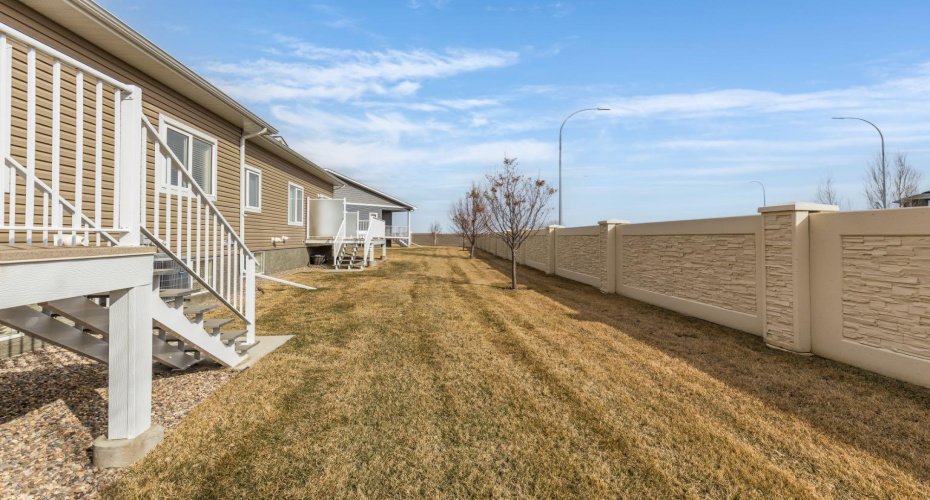 350 Somerside Road, Medicine Hat, Alberta T1B0R9, 3 Bedrooms Bedrooms, ,3 BathroomsBathrooms,Residential,For Sale,Somerside,A2298254