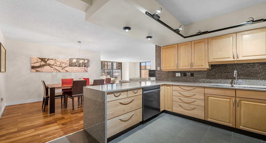 1100 8 Avenue, Calgary, Alberta T2P 3T9, 1 Bedroom Bedrooms, ,1 BathroomBathrooms,Residential,For Sale,8,A2304355