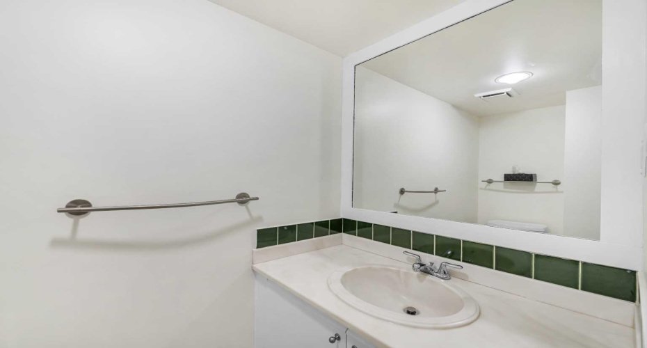 1100 8 Avenue, Calgary, Alberta T2P 3T9, 1 Bedroom Bedrooms, ,1 BathroomBathrooms,Residential,For Sale,8,A2304355