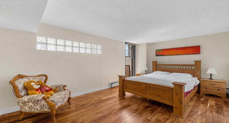 1100 8 Avenue, Calgary, Alberta T2P 3T9, 1 Bedroom Bedrooms, ,1 BathroomBathrooms,Residential,For Sale,8,A2304355