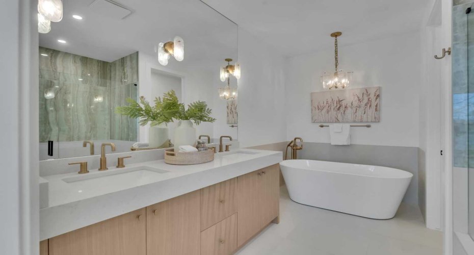 Primary Ensuite 5-Pc