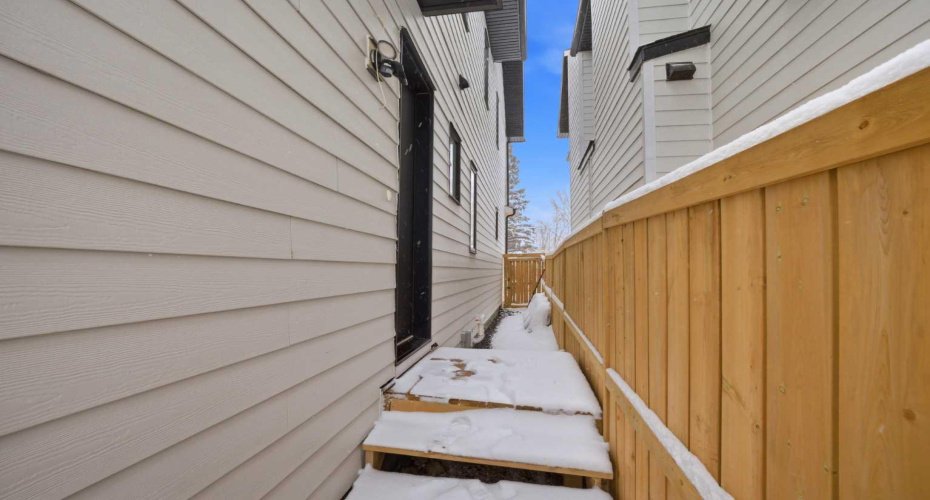 1712 18 Avenue, Calgary, Alberta T2M 0X3, 4 Bedrooms Bedrooms, ,4 BathroomsBathrooms,Residential,For Sale,18,A2303640