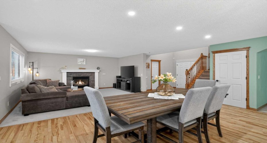 112 West Creek Close, Chestermere, Alberta T1X 1M2, 4 Bedrooms Bedrooms, ,4 BathroomsBathrooms,Residential,For Sale,West Creek,A2303728