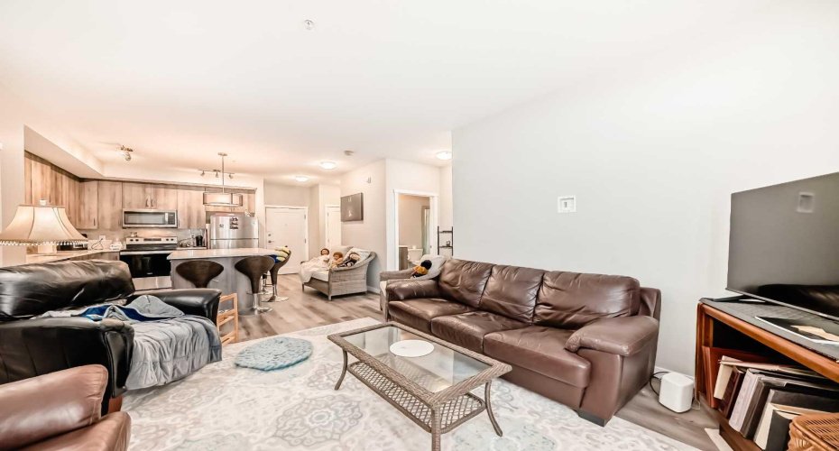 71 Shawnee Common, Calgary, Alberta T2Y 0R2, 2 Bedrooms Bedrooms, ,2 BathroomsBathrooms,Residential,For Sale,Shawnee,A2286058