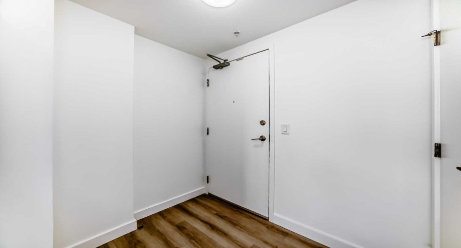 123 4 Street, Calgary, Alberta T2E 8K3, 2 Bedrooms Bedrooms, ,1 BathroomBathrooms,Residential,For Sale,4,A2301838