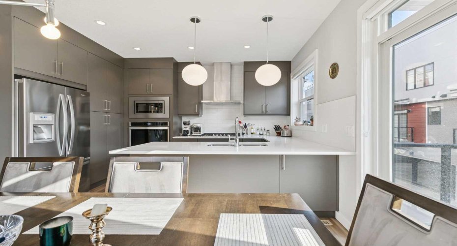 1710 28 Avenue, Calgary, Alberta T2T 1J6, 3 Bedrooms Bedrooms, ,4 BathroomsBathrooms,Residential,For Sale,28,A2302452