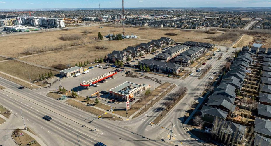 67 West Coach Manor, Calgary, Alberta T3H 1R7, 2 Bedrooms Bedrooms, ,2 BathroomsBathrooms,Residential,For Sale,West Coach,A2302694