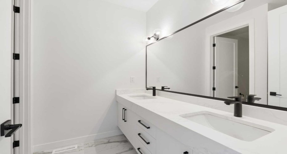 2034 29 Street, Calgary, Alberta T3E 2J9, 4 Bedrooms Bedrooms, ,4 BathroomsBathrooms,Residential,For Sale,29,A2303061